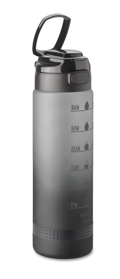 Sport-Trinkflasche aus RPET. Motivierende Zeitmarkierung einhändig zu öffnender Flip-Top-Deckel Sicherheitsverschluss und Henkel.