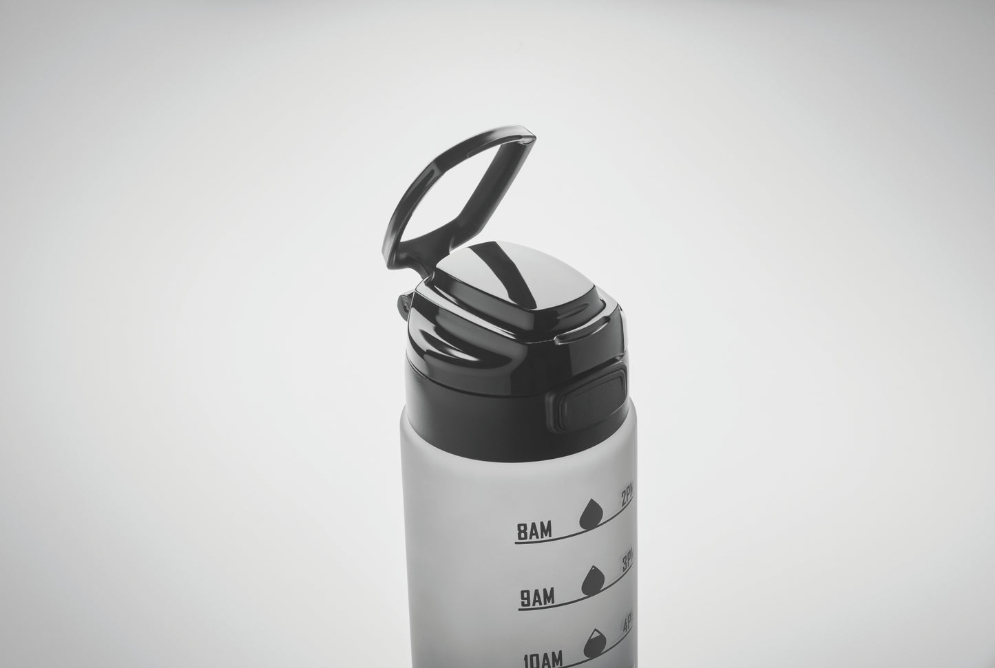Sport-Trinkflasche aus RPET. Motivierende Zeitmarkierung einhändig zu öffnender Flip-Top-Deckel Sicherheitsverschluss und Henkel.