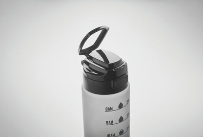 Sport-Trinkflasche aus RPET. Motivierende Zeitmarkierung einhändig zu öffnender Flip-Top-Deckel Sicherheitsverschluss und Henkel.