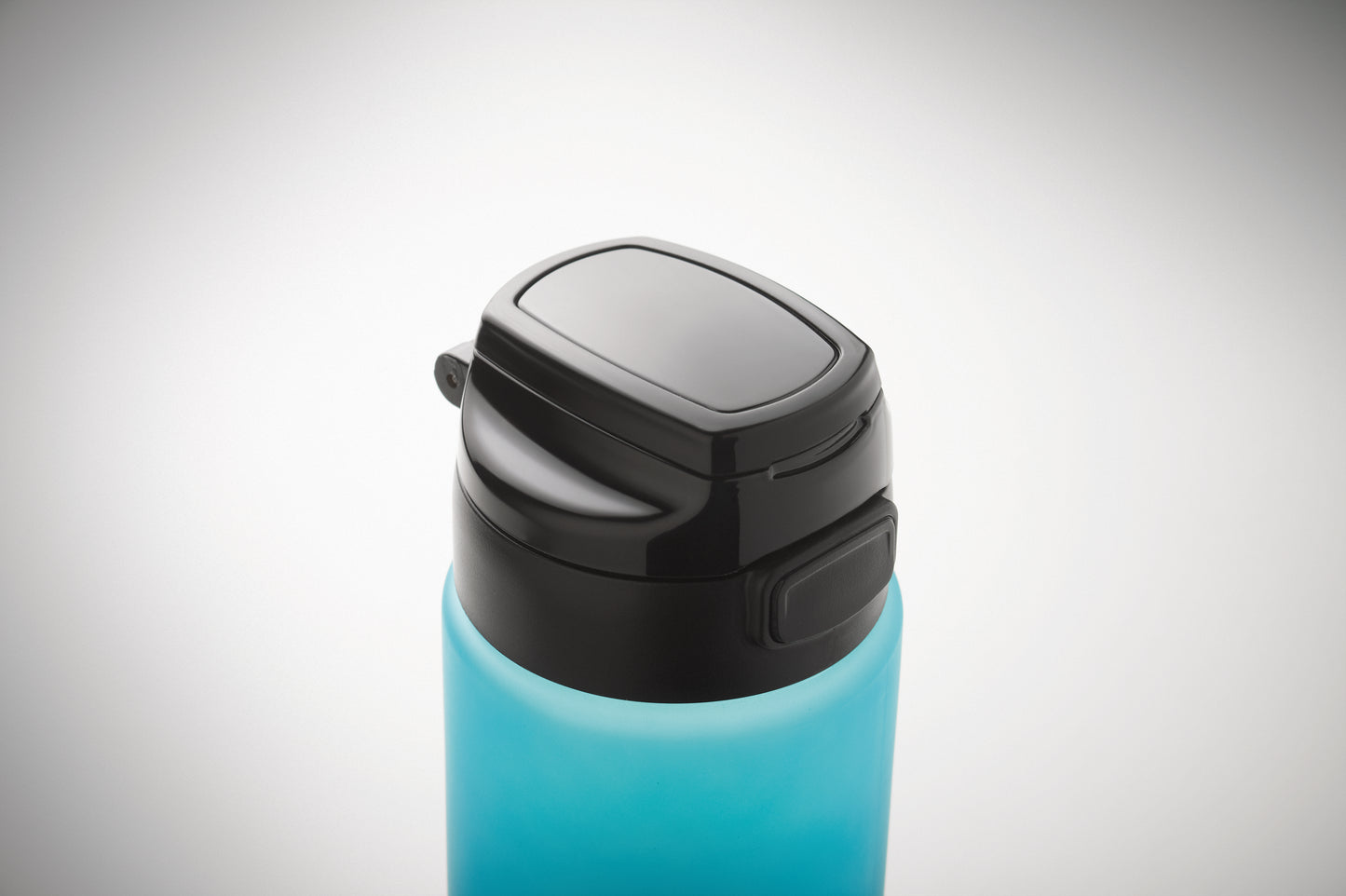 Sport-Trinkflasche aus RPET. Motivierende Zeitmarkierung einhändig zu öffnender Flip-Top-Deckel Sicherheitsverschluss und Henkel.