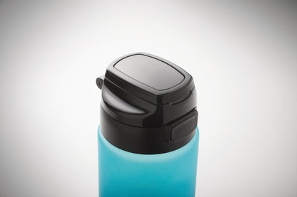 Sport-Trinkflasche aus RPET. Motivierende Zeitmarkierung einhändig zu öffnender Flip-Top-Deckel Sicherheitsverschluss und Henkel.