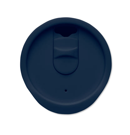 Doppelwandiger Becher aus PP mit Korkboden. Trinköffnung im Deckel aus PS. Füllmenge: