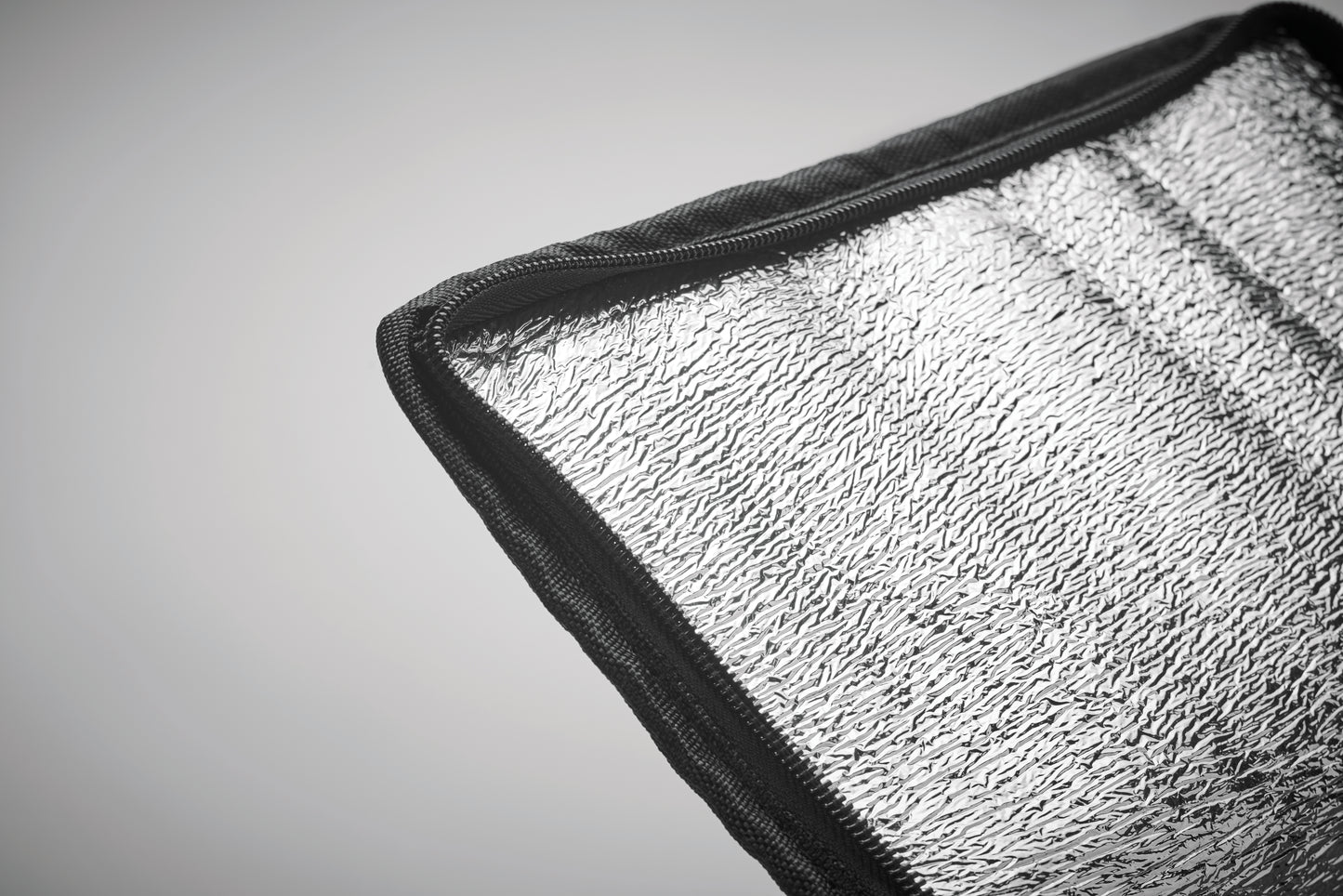 Kühltasche aus RPET-Filz mit Fronttasche. 1mm RPET-Filz- und isolierende 3 mm Aluminiumfolie.