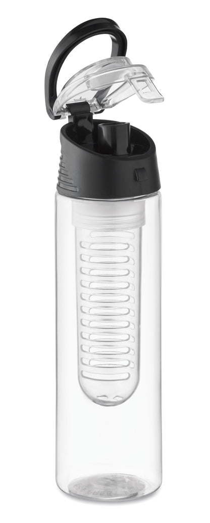 Trinkflasche aus RPET mit entnehmbarem Frucht-Aromafach. Henkel und auslaufsicherer Deckel. Füllmenge: 500