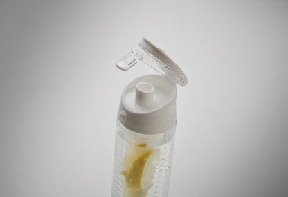 Trinkflasche aus RPET mit entnehmbarem Frucht-Aromafach. Henkel und auslaufsicherer Deckel. Füllmenge: 500