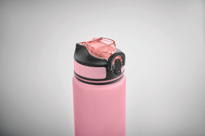 Sport-Trinkflasche aus RPET. Integrierter Trinkhalm weiches Silikonmundstück motivierende Zeitmarkierung einhändig zu öffnender