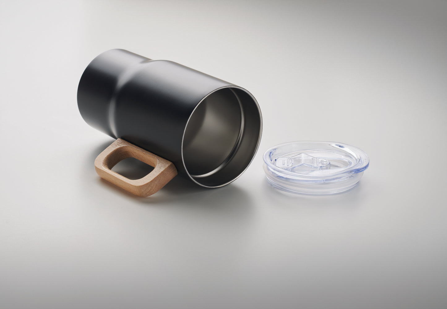 Doppelwandiger Becher aus recyceltem Edelstahl (90 % recycelter Edelstahl und 10 %