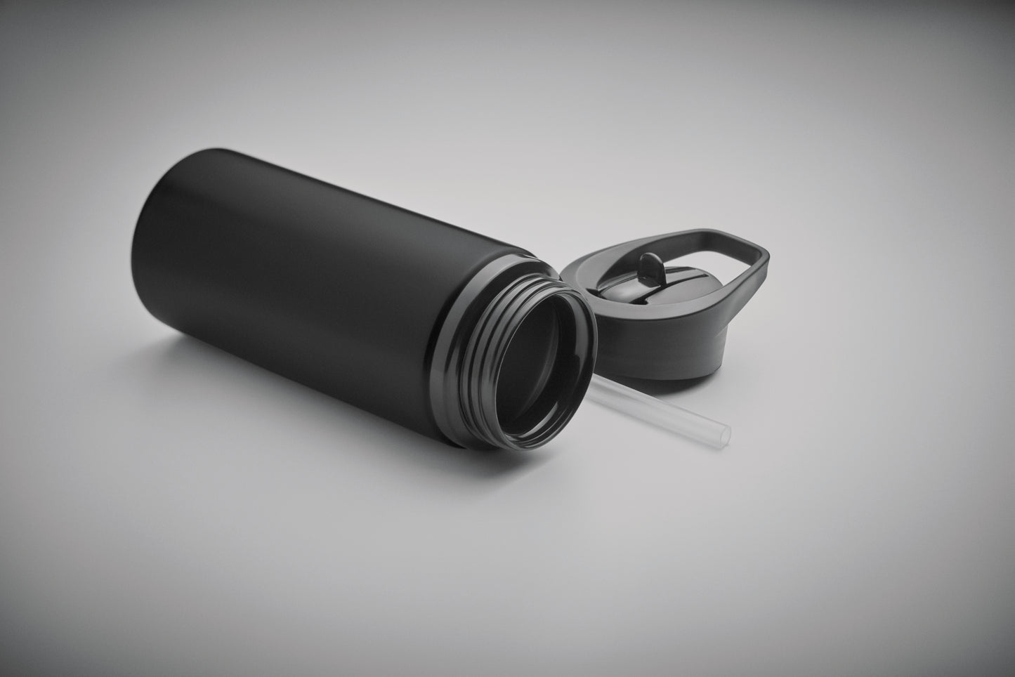 Einwandige Flasche aus recyceltem Edelstahl (90% recycelter Edelstahl und 10% Edelstahl). Klappbares