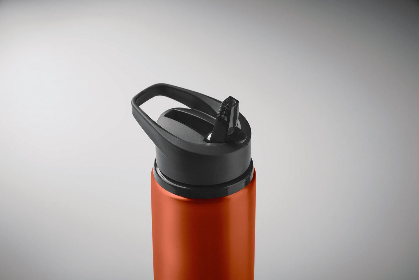 Einwandige Flasche aus recyceltem Edelstahl (90% recycelter Edelstahl und 10% Edelstahl). Klappbares