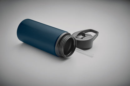 Einwandige Flasche aus recyceltem Edelstahl (90% recycelter Edelstahl und 10% Edelstahl). Klappbares