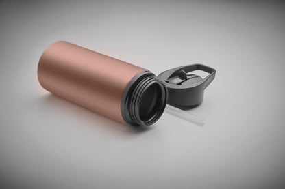 Einwandige Flasche aus recyceltem Edelstahl (90% recycelter Edelstahl und 10% Edelstahl). Klappbares