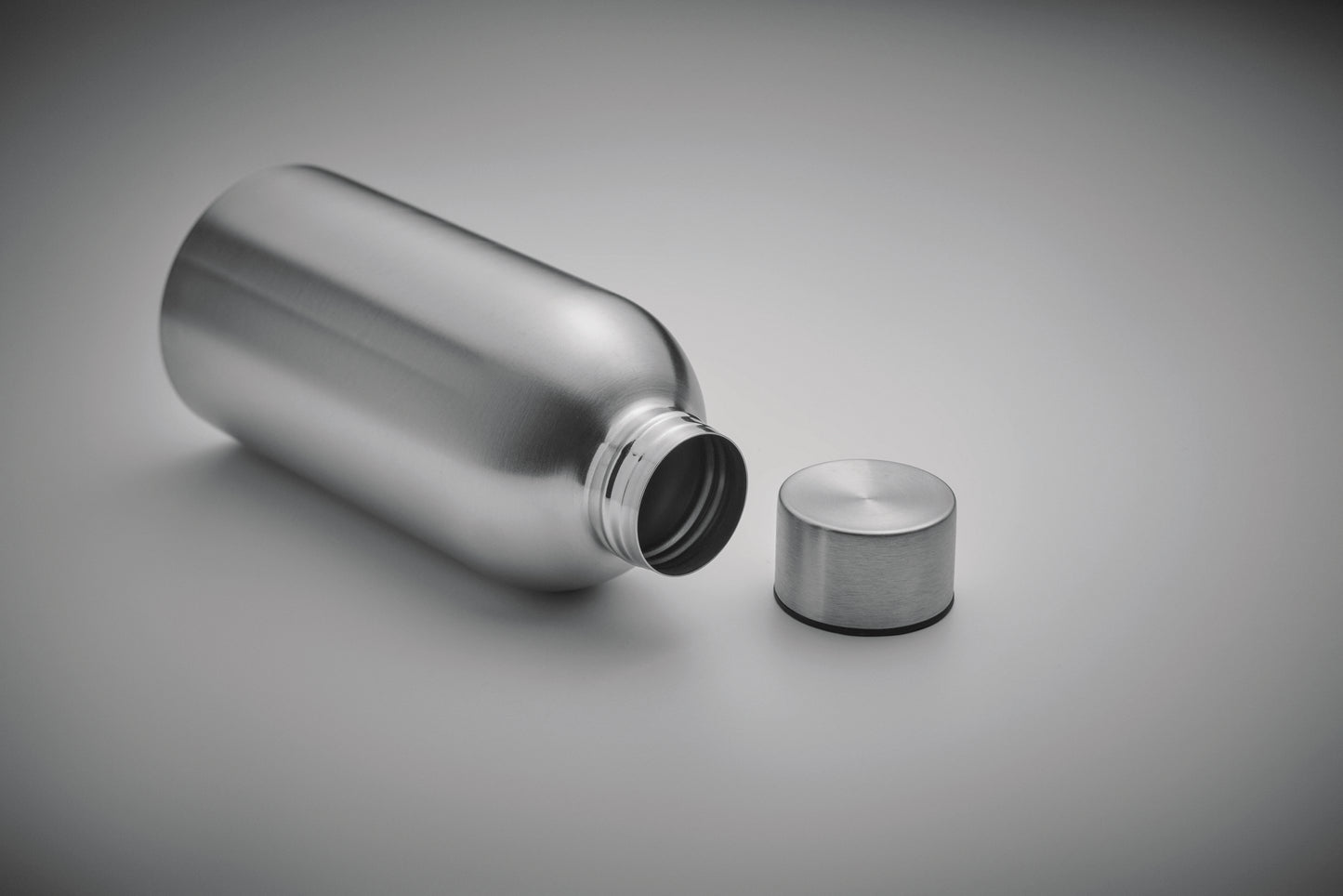 Einwandige Flasche aus recyceltem Edelstahl (90 % recycelter Edelstahl und 10 %