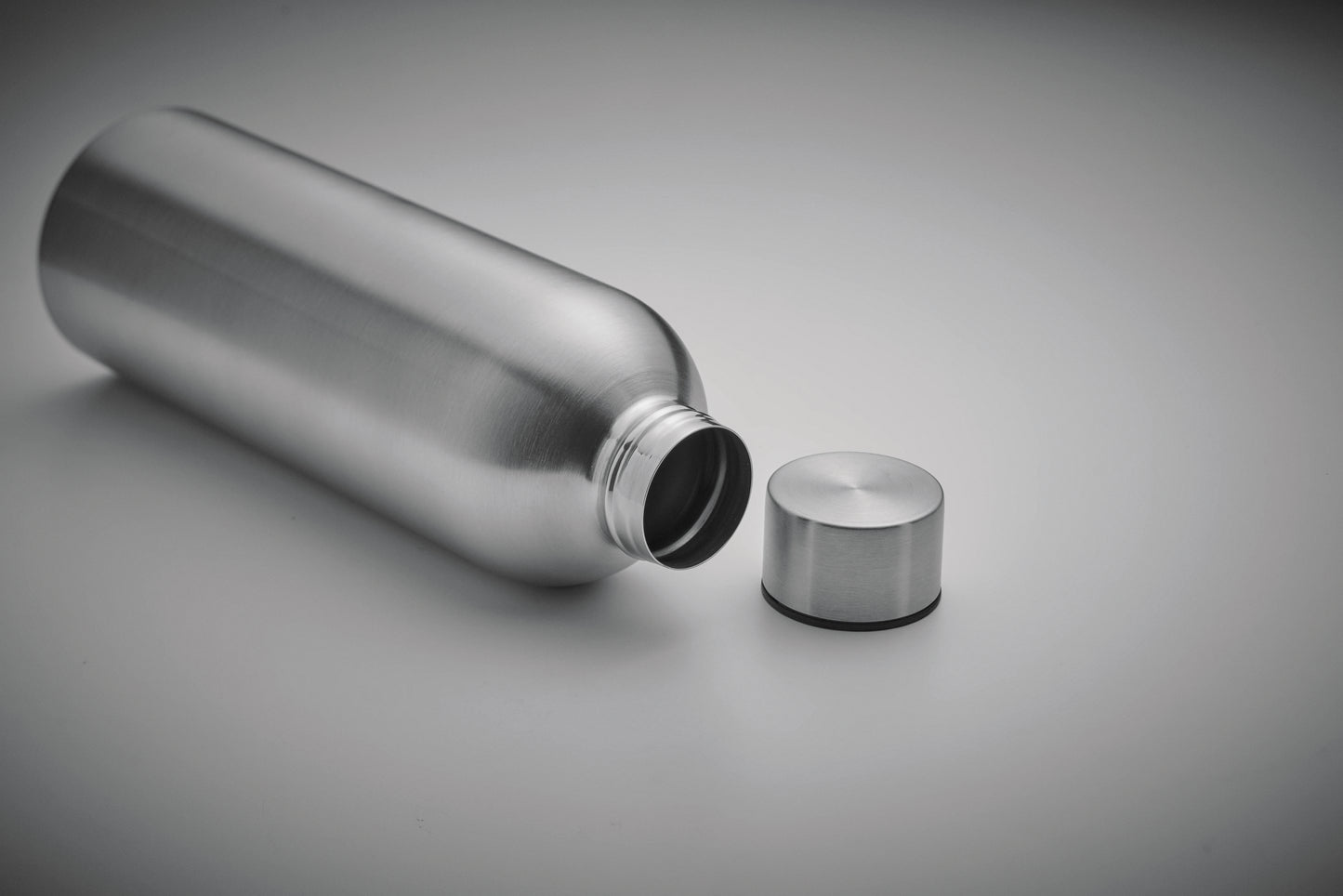 Einwandige Flasche aus recyceltem Edelstahl (90 % recycelter Edelstahl und 10 %