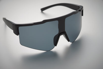 Sport-Sonnenbrille mit verspiegelten Gläsern und schwarzem Rahmen. UV400-Schutz.