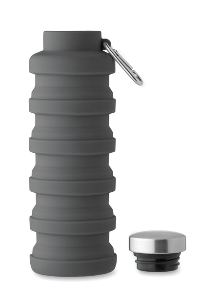 Faltbare Flasche aus Silikon. Verschluss aus Edelstahl und Karabiner aus Aluminium. Der