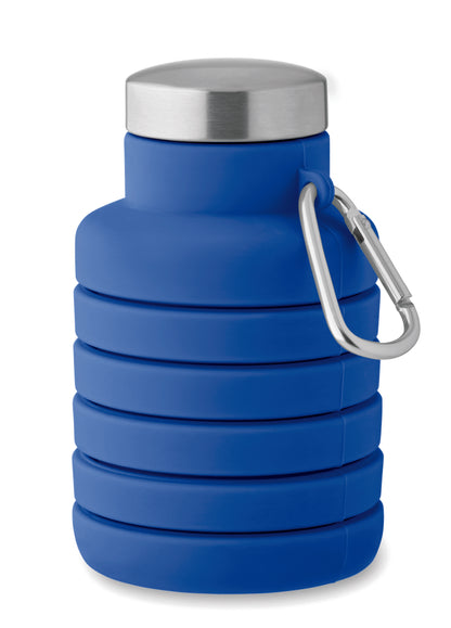 Faltbare Flasche aus Silikon. Verschluss aus Edelstahl und Karabiner aus Aluminium. Der