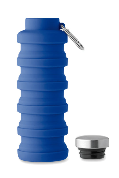 Faltbare Flasche aus Silikon. Verschluss aus Edelstahl und Karabiner aus Aluminium. Der