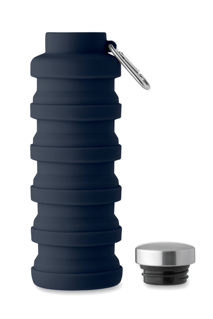 Faltbare Flasche aus Silikon. Verschluss aus Edelstahl und Karabiner aus Aluminium. Der