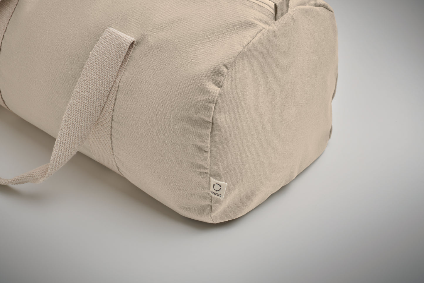 Sport- oder Reisetasche aus 320 g/m² (recycelte Baumwolle 80% und recycelter Polyester