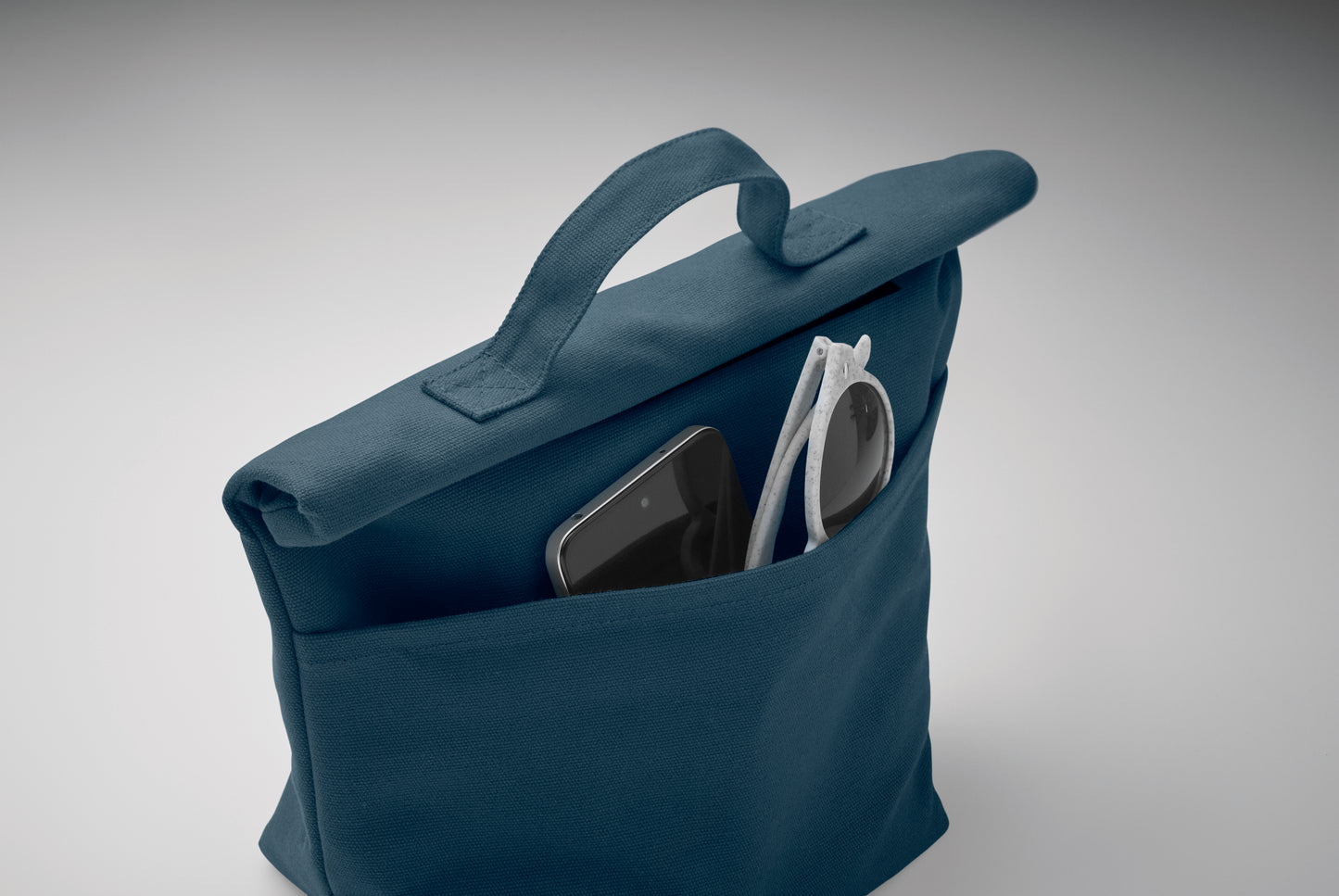 Kühltasche aus aus recyceltem Polycotton (70% recycelte Baumwolle 30% recycelter Polyester) mit