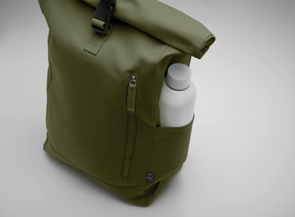 Rolltop-Rucksack mit Klettverschluss aus 390 g/m² (recycelte Baumwolle 80% und recycelter Polyester