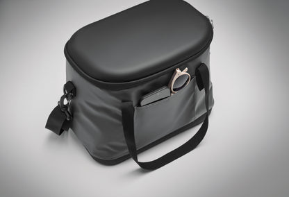 Kühltasche aus 50C-Plane. Ober- und Unterseite aus festem PEVA. Front- und Innentasche