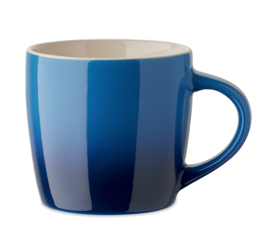 Becher aus Keramik mit Farbverlauf. Füllmenge: 300 ml.