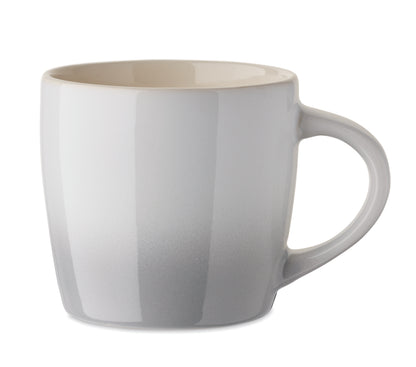 Becher aus Keramik mit Farbverlauf. Füllmenge: 300 ml.