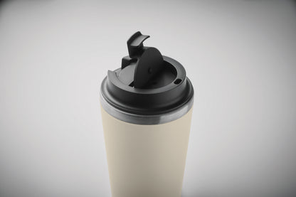 Doppelwandiger Trinkbecher. Äußere Schicht aus PP Innenwand aus recyceltem Edelstahl (90 %