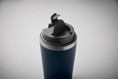 Doppelwandiger Trinkbecher. Äußere Schicht aus PP Innenwand aus recyceltem Edelstahl (90 %