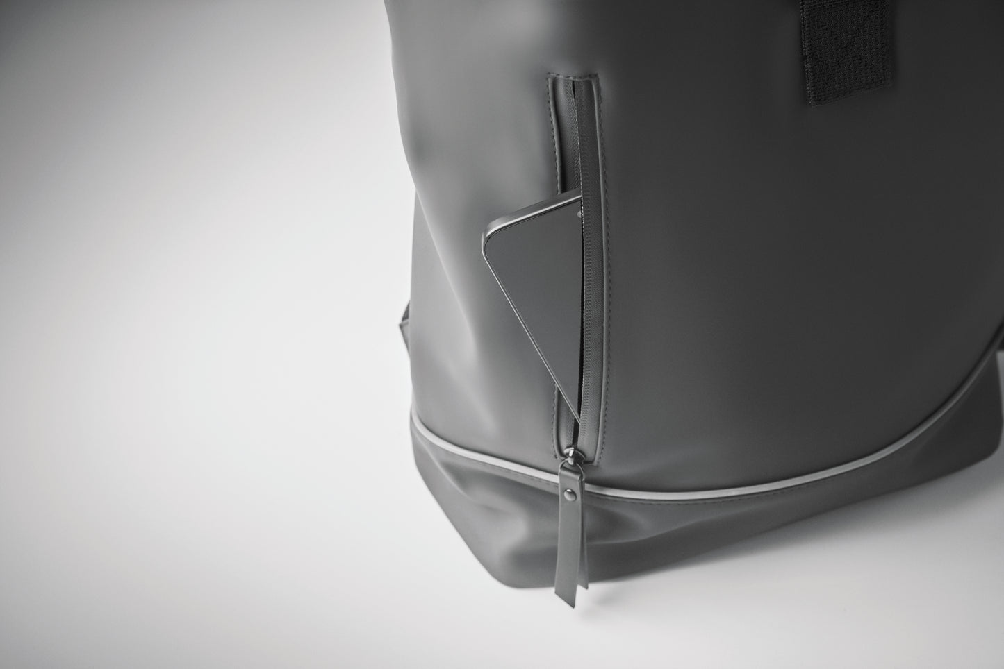 15'' Rolltop-Laptop-Rucksack aus weichem PU. Gepolsterter Rücken und verstärkter Boden mit reflektierenden