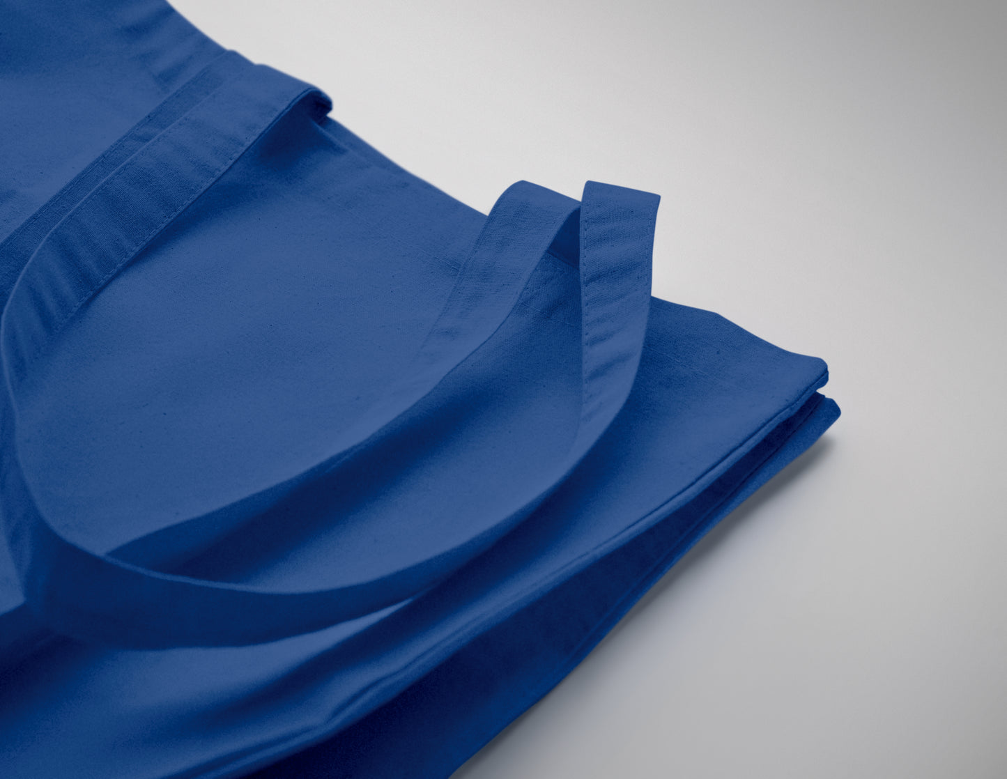 Einkaufstasche aus Fairtrade-Baumwolle mit langen Tragegriffen und Bodenfalz. 180 g/m².