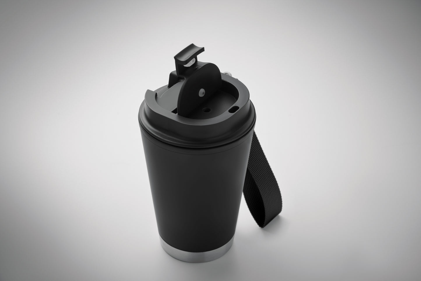Doppelwandiger Becher mit Innenseite aus PP Außenseite aus recyceltem PP Details aus