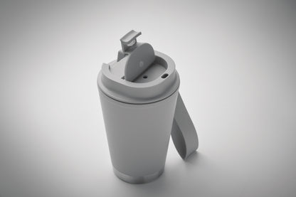 Doppelwandiger Becher mit Innenseite aus PP Außenseite aus recyceltem PP Details aus