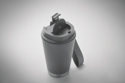 Doppelwandiger Becher mit Innenseite aus PP Außenseite aus recyceltem PP Details aus