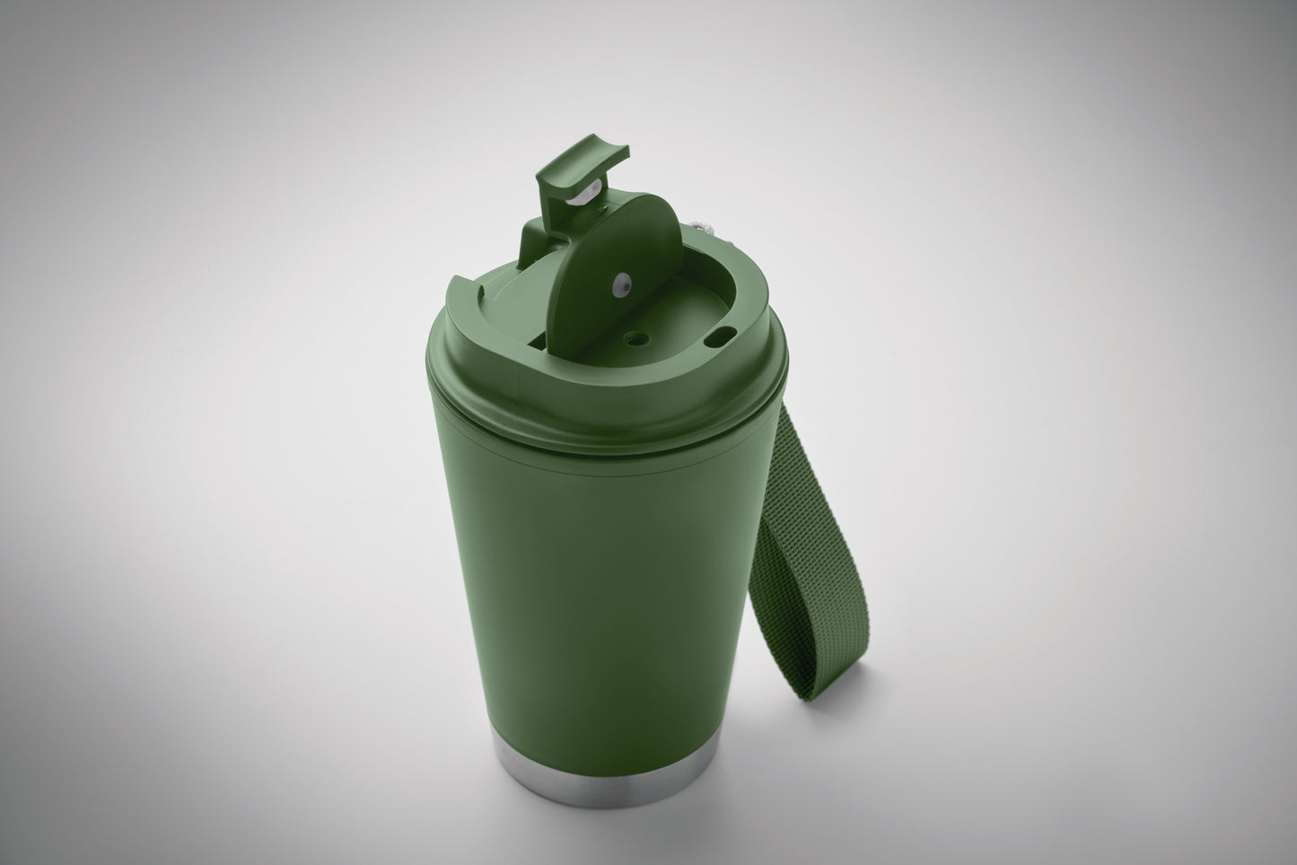 Doppelwandiger Becher mit Innenseite aus PP Außenseite aus recyceltem PP Details aus