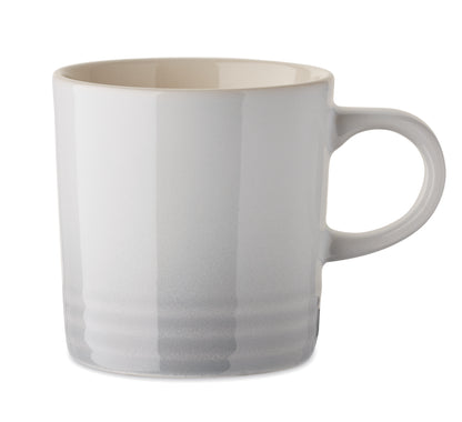 Becher aus Keramik mit Farbverlauf. Füllmenge: 290 ml.