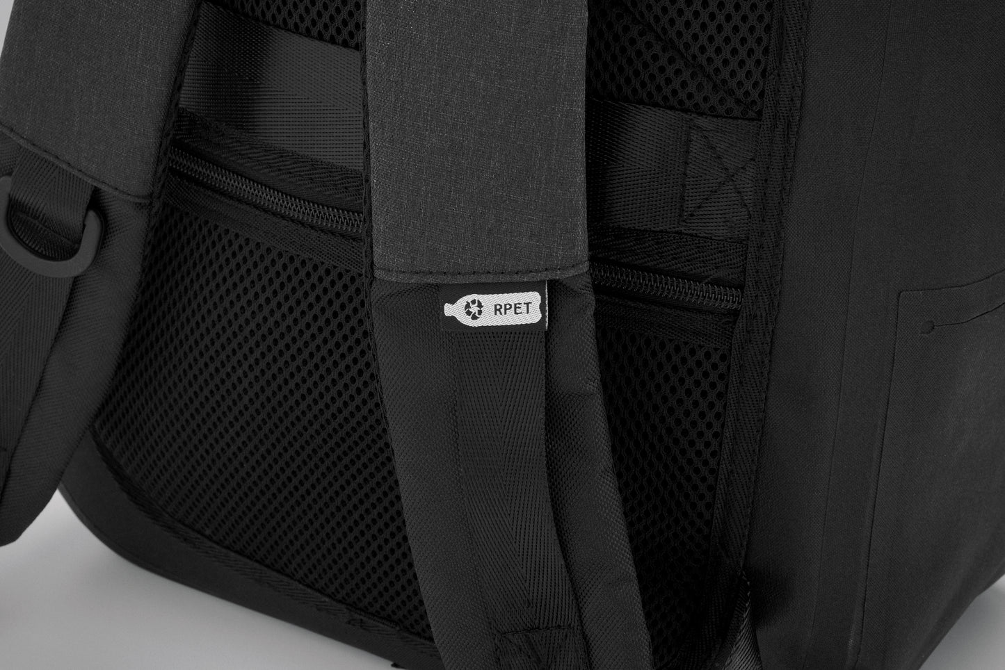 16'' Laptop-Rucksack aus 300D RPET Polyester mit 210D Polyester-Futter. Wasserabweisendes Gewebe. Versteckte