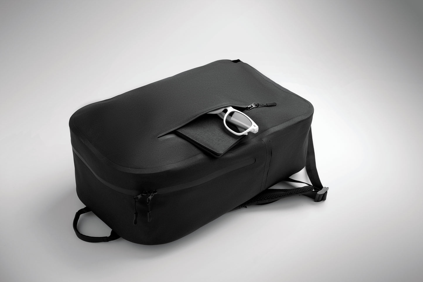 16'' Laptop-Rucksack aus 300D RPET Polyester mit 210D Polyester-Futter. Wasserabweisendes Gewebe. Versteckte