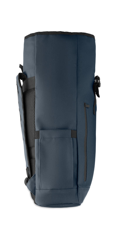 Rolltop-Rucksack aus PU-beschichtetem 600D RPET-Polyester und RPET-Polyesterfutter. 15'' Laptop-Fach. Gepolsterter Netzrücken mit