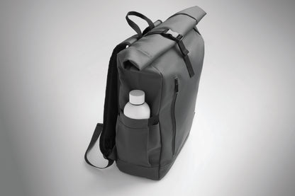 Rolltop-Rucksack aus PU-beschichtetem 600D RPET-Polyester und RPET-Polyesterfutter. 15'' Laptop-Fach. Gepolsterter Netzrücken mit