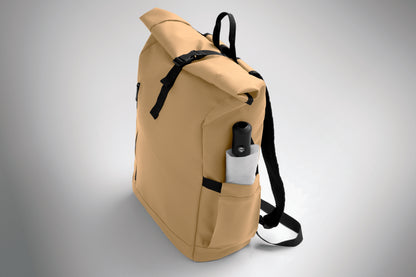 Rolltop-Rucksack aus PU-beschichtetem 600D RPET-Polyester und RPET-Polyesterfutter. 15'' Laptop-Fach. Gepolsterter Netzrücken mit