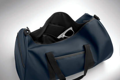 Sport- oder Reisetasche aus 600D RPET Polyester mit PU-Beschichtung. Fronttasche mit Reißverschluss.