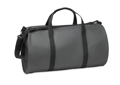 Sport- oder Reisetasche aus 600D RPET Polyester mit PU-Beschichtung. Fronttasche mit Reißverschluss.