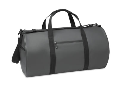 Sport- oder Reisetasche aus 600D RPET Polyester mit PU-Beschichtung. Fronttasche mit Reißverschluss.