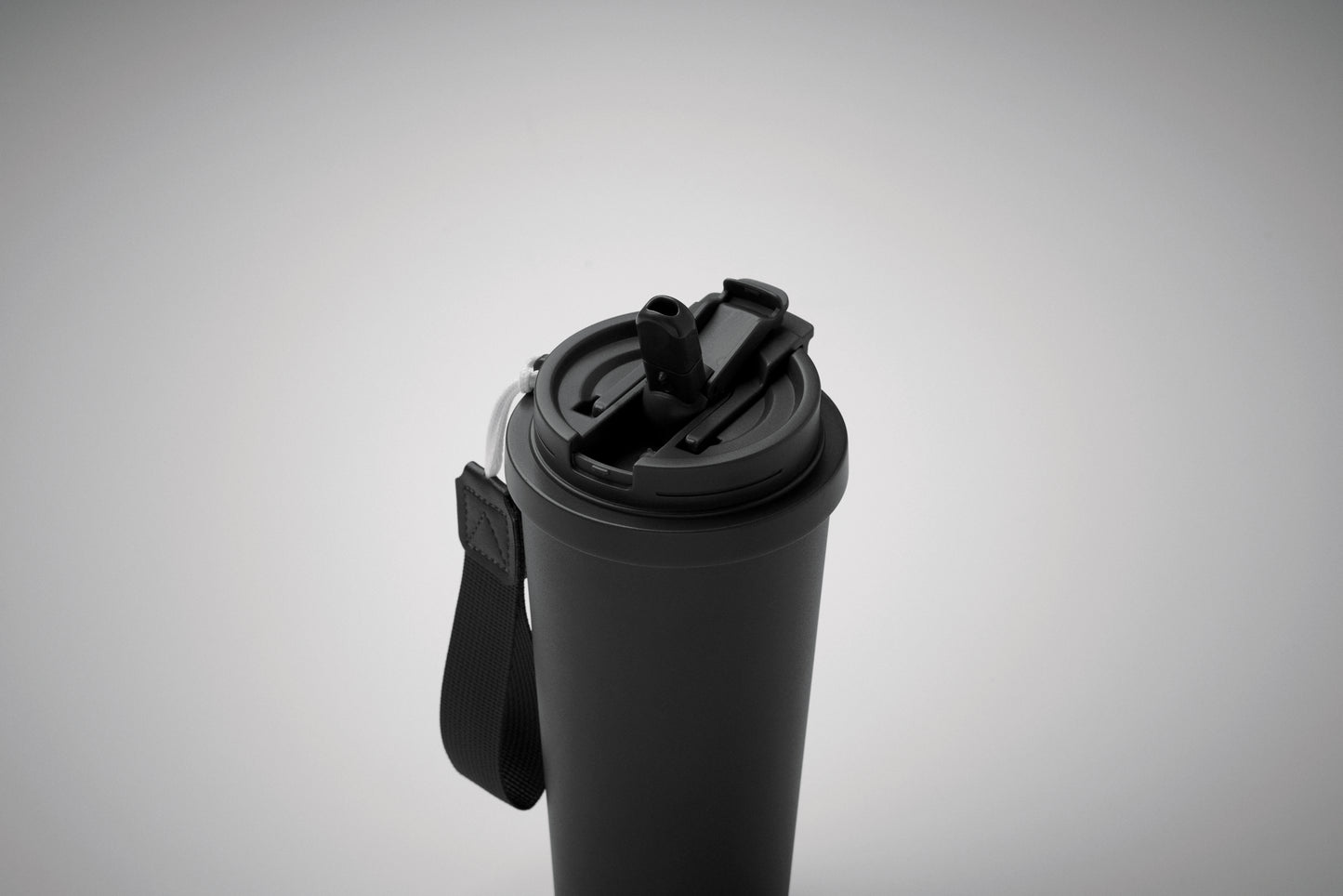 Doppelwandiger Becher aus recyceltem Edelstahl (90% recycelter Edelstahl und 10% Edelstahl). 2