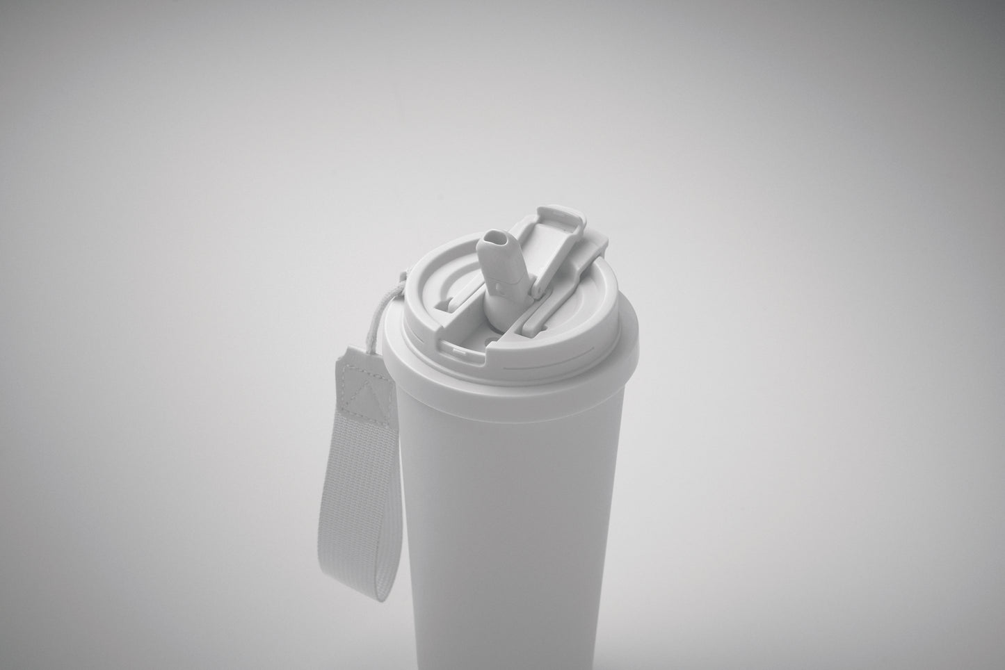 Doppelwandiger Becher aus recyceltem Edelstahl (90% recycelter Edelstahl und 10% Edelstahl). 2