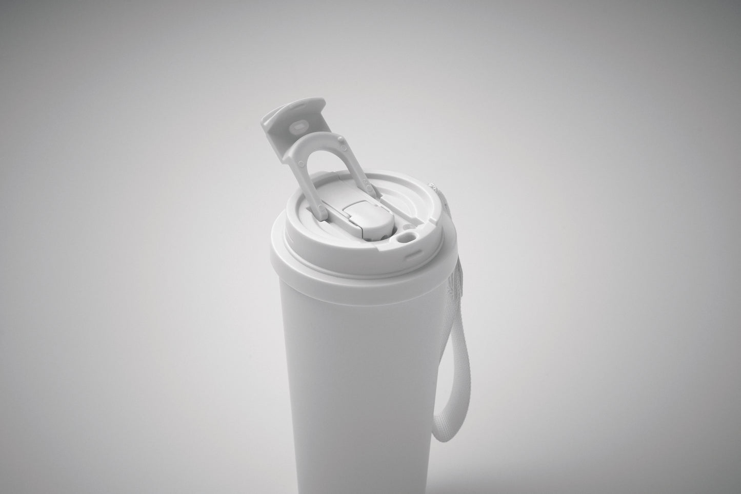 Doppelwandiger Becher aus recyceltem Edelstahl (90% recycelter Edelstahl und 10% Edelstahl). 2