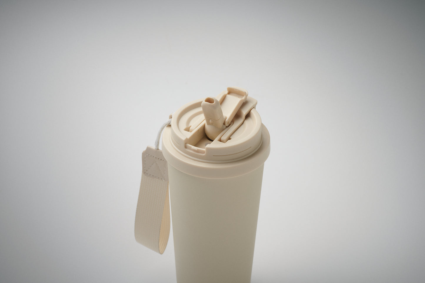 Doppelwandiger Becher aus recyceltem Edelstahl (90% recycelter Edelstahl und 10% Edelstahl). 2