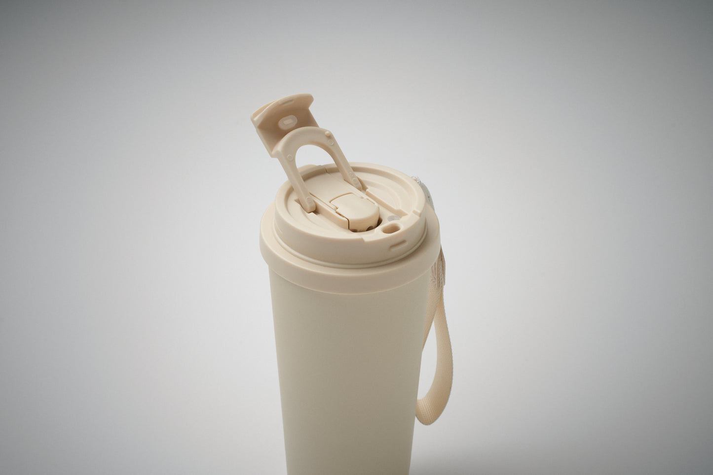 Doppelwandiger Becher aus recyceltem Edelstahl (90% recycelter Edelstahl und 10% Edelstahl). 2